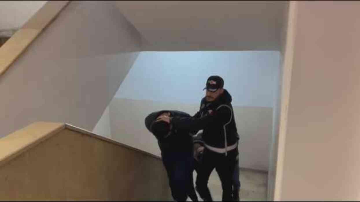 İnterpol kırmızı bülteniyle aranan Talgat Baisaov ve Maxat Rakhishov, İstanbul'da yakalandı İnterpol kırmızı bülteniyle aranan Talgat Baisaov ve Maxat Rakhishov, İstanbul'da yakalandı