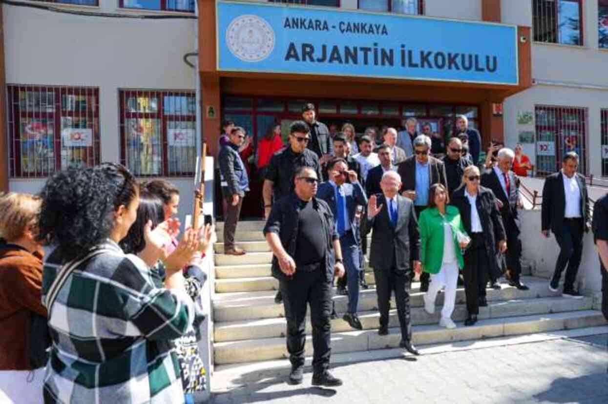 Sandık başına giden Kılıçdaroğlu, 14 yıl sonra bir ilki yaşadı Sandık başına giden Kılıçdaroğlu, 14 yıl sonra bir ilki yaşadı
