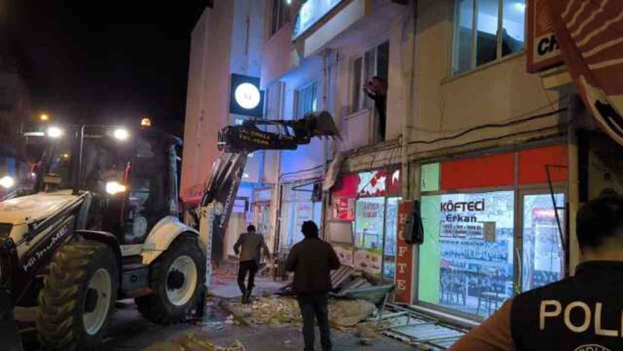 Seçim kutlaması can aldı! Çöken balkonda CHP'li yönetici can verdi