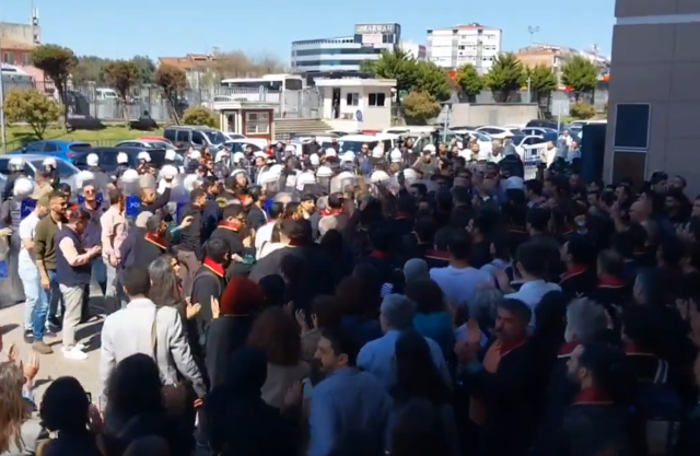 İstanbul Adliyesi karıştı! Van'daki mazbata kararını protesto eden avukatlara polis müdahale etti