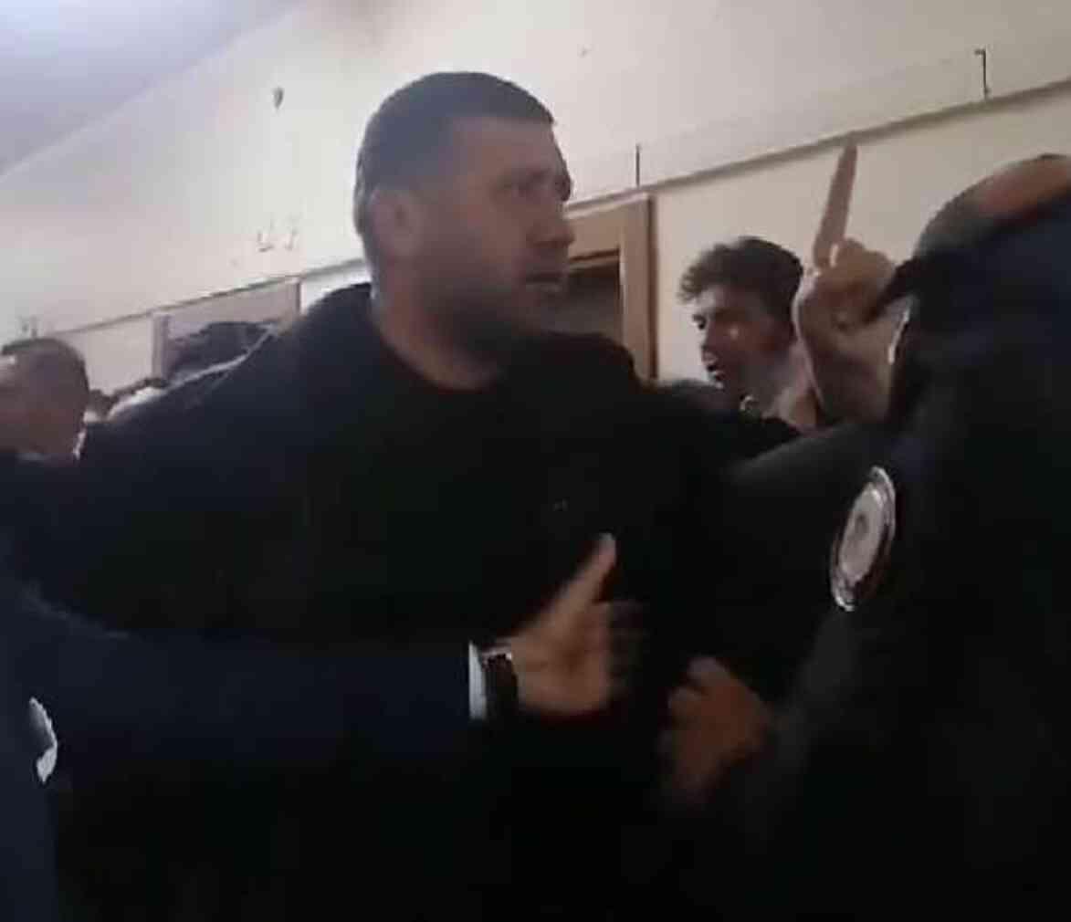 Seçimin iptal edildiği Kayseri Pınarbaşı'nda olay görüntü! MHP'li vekil hakime küfür etti