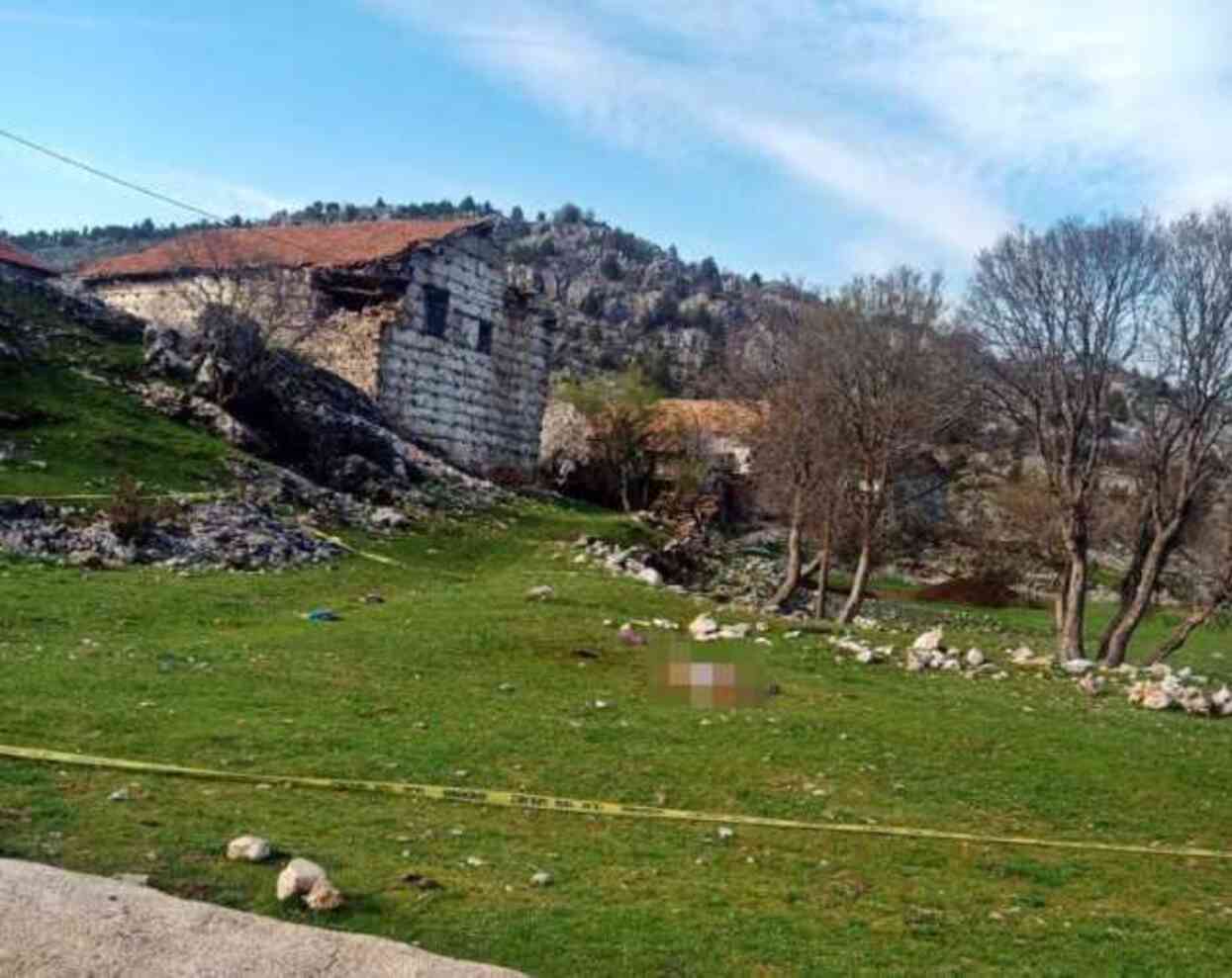 Kabir ziyaretinde çoban köpeklerinin saldırısına uğrayan 82 yaşındaki kadın hayatını kaybetti Kabir ziyaretinde çoban köpeklerinin saldırısına uğrayan 82 yaşındaki kadın hayatını kaybetti