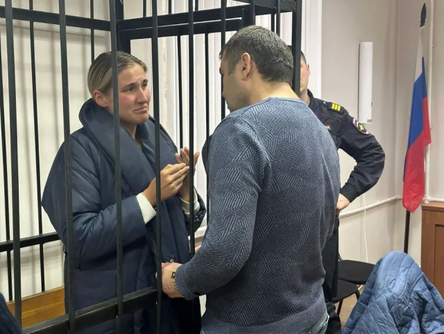 Rus Influencer Alena Agafonova, savaş anıtının memesini gıdıklama suçundan 10 ay hapse mahkum edildi