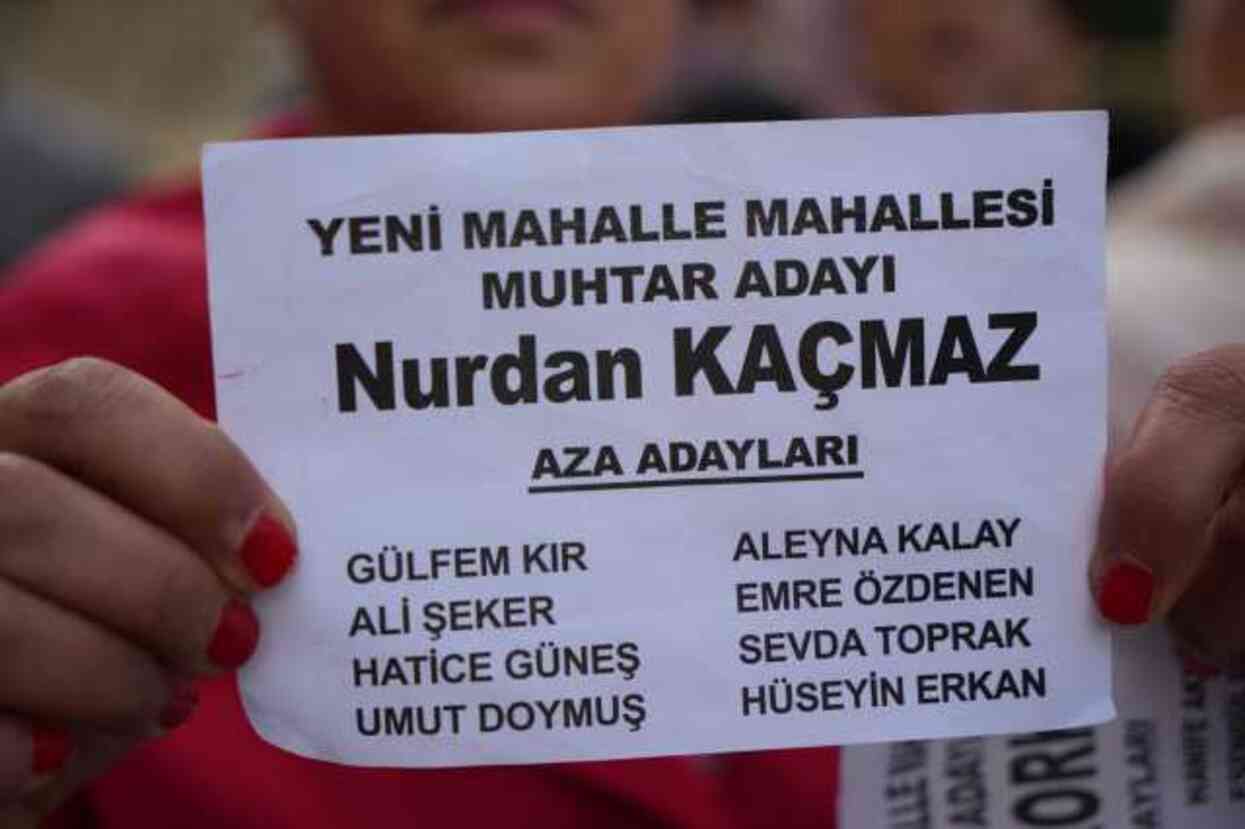 Seçim günü ortaya çıkan 'sahte aday' mahalleyi karıştırdı! Pusulada Survivor Aleyna ile Emre bile var Seçim günü ortaya çıkan 'sahte aday' mahalleyi karıştırdı! Pusulada Survivor Aleyna ile Emre bile var