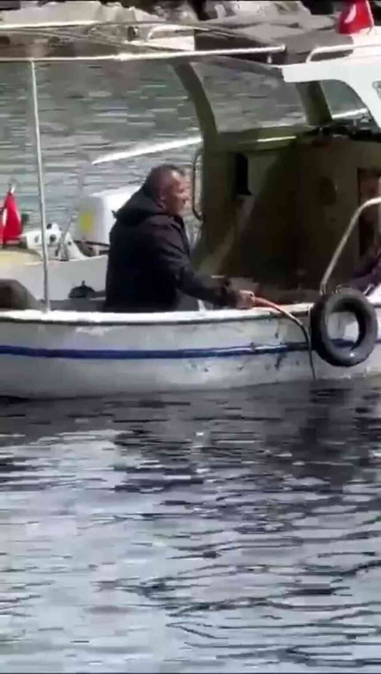 Sosyal medyada linç edilen balıkçı kalp krizi geçirerek hayatını kaybetti Sosyal medyada linç edilen balıkçı kalp krizi geçirerek hayatını kaybetti