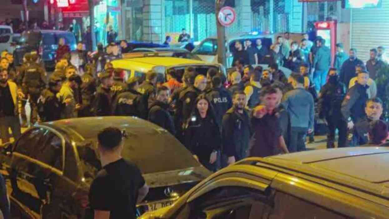 Sultangazi'de bekçilerle esnaf arasında kavga Sultangazi'de bekçilerle esnaf arasında kavga