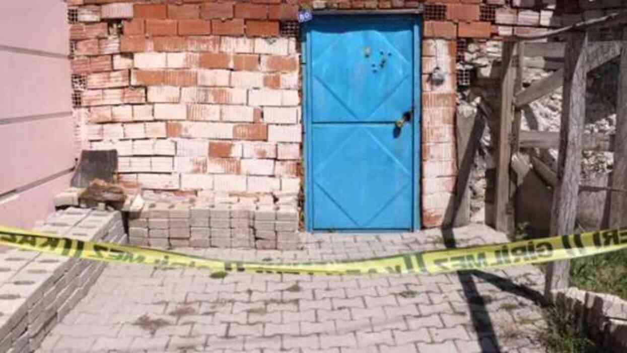 Afyonkarahisar'da bir kişi eski eşinin kocasını ve annesini pompalı tüfekle vurdu Afyonkarahisar'da bir kişi eski eşinin kocasını ve annesini pompalı tüfekle vurdu