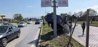 İnegöl'de takla atan kamyonetin sürücüsü yaralandı