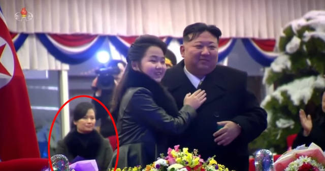 Kuzey Kore lideri Kim Jung-Un, sevgilisi olduğu iddia edilen pop yıldızı Hyon Song-wol ile görüntülendi
