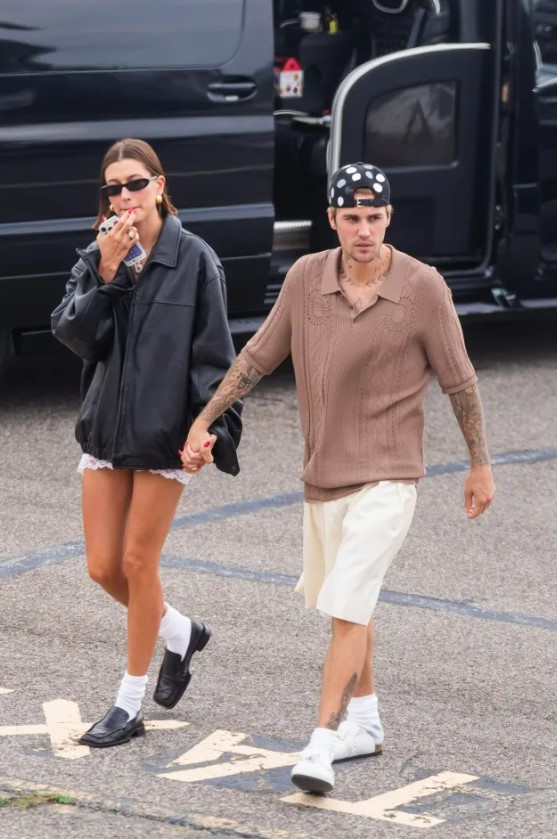 Kocası Justin Bieber ile evliliğinde sıkıntı yaşadığı söylenen Hailey Bieber, yüzüklü fotoğrafı paylaştı