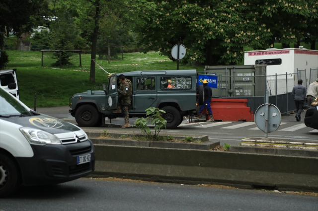 Paris'teki İran Konsolosluğu önünde canlı bomba alarmı! Şahıs, polis operasyonuyla gözaltına alındı