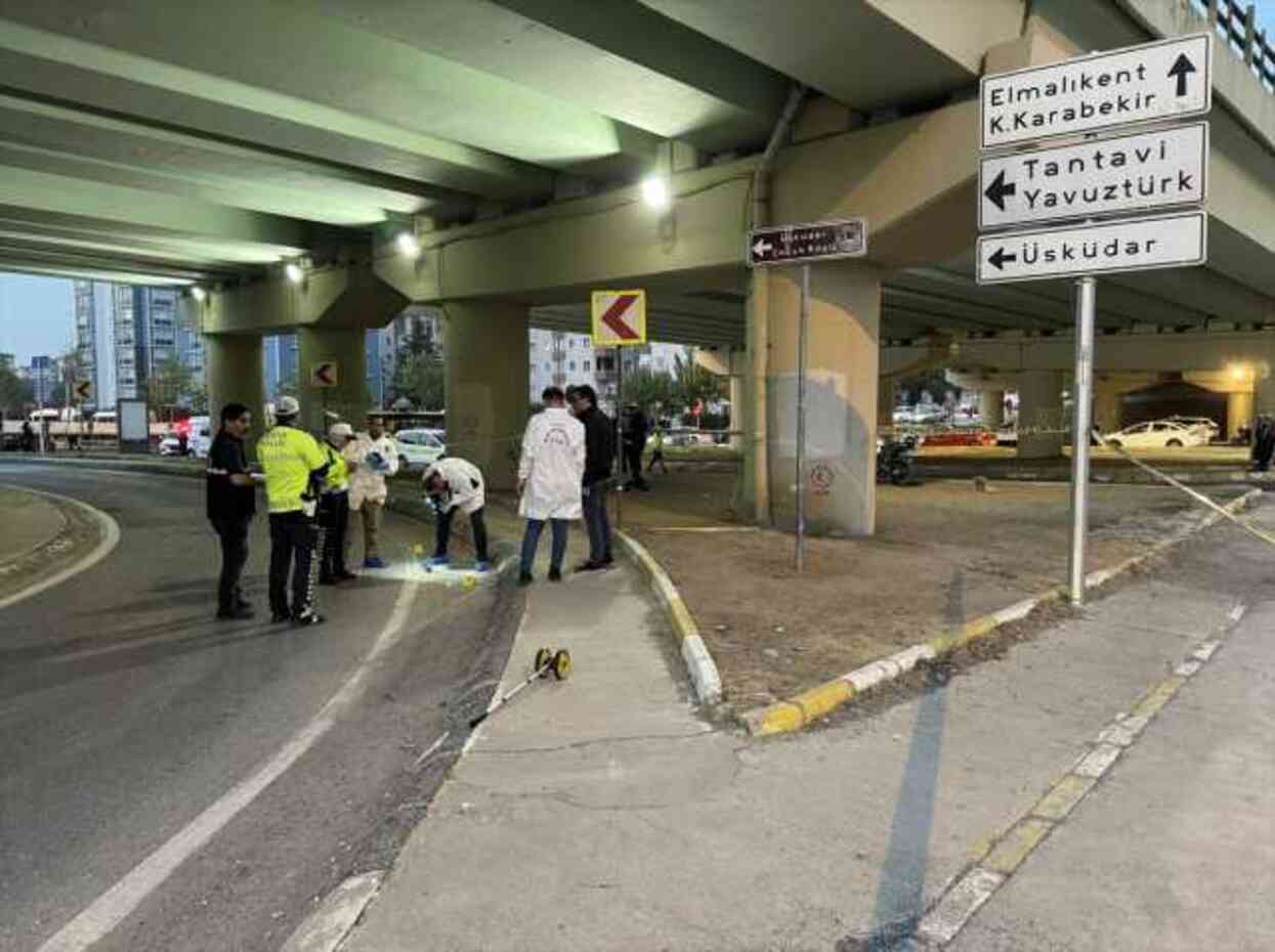 İstanbul'da motosikletli trafik polisi trafik kazası sonucu şehit oldu İstanbul'da motosikletli trafik polisi trafik kazası sonucu şehit oldu