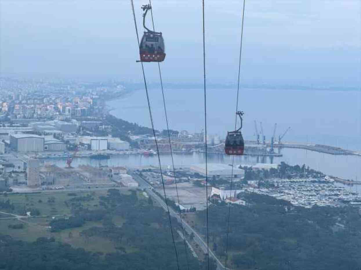 Antalya'da teleferikte ailesiyle mahsur kalan makine teknisyeni: Kazadan 10 dakika önce arayıp uyarmıştım Antalya'da teleferikte ailesiyle mahsur kalan makine teknisyeni: Kazadan 10 dakika önce arayıp uyarmıştım