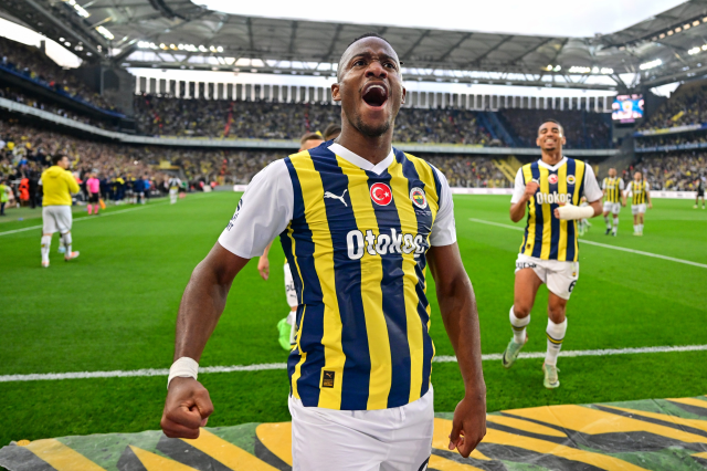 Fenerbahçe, sahasında Beşiktaş'ı 2-1 mağlup etti