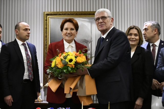 İYİ Parti'deki devir teslim törenine sessizlik damga vurdu