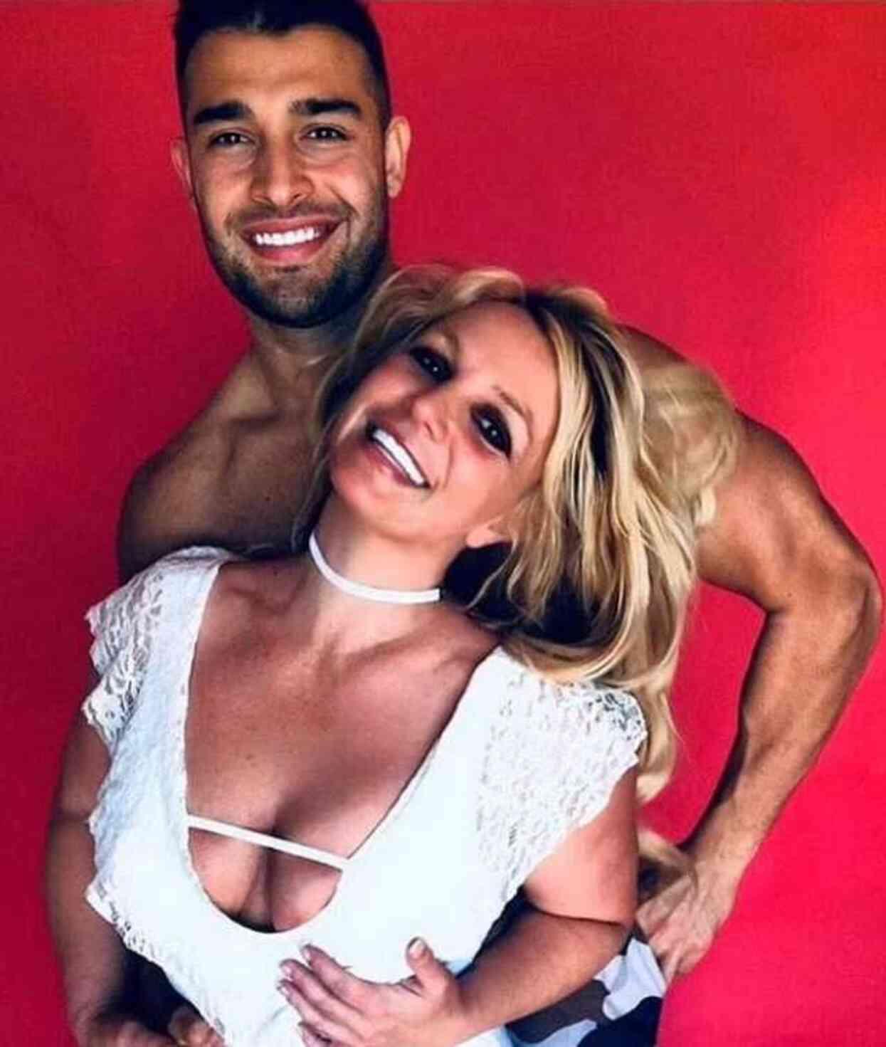 Britney Spears ve Sam Asghari, 14 Aylık evliliklerini sonlandırmak için anlaşmaya vardı