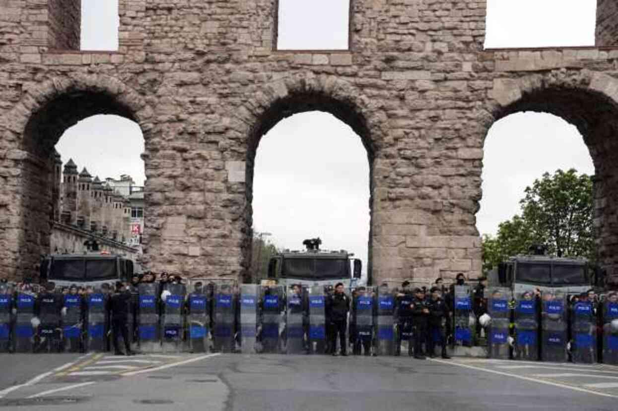 İstanbul'daki 1 Mayıs gösterilerinde polise saldıran 52 şüpheliye tutuklama talebi