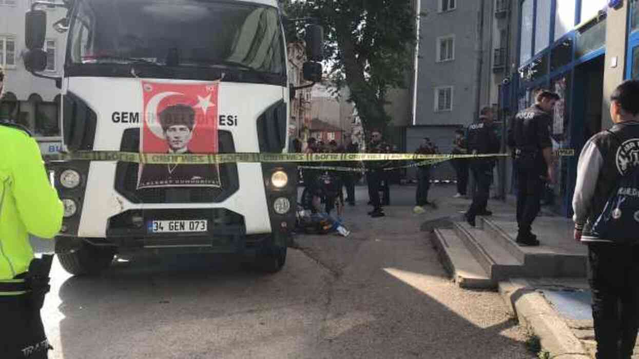 Bursa'da yaşlı kadın kamyon altında kalarak hayatını kaybetti Bursa'da yaşlı kadın kamyon altında kalarak hayatını kaybetti