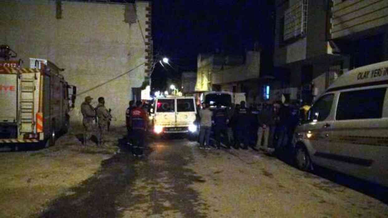 Kilis'te aile katliamı! Baba, anne ve 3 çocuğu evlerinde ölü olarak bulundu Kilis'te aile katliamı! Baba, anne ve 3 çocuğu evlerinde ölü olarak bulundu