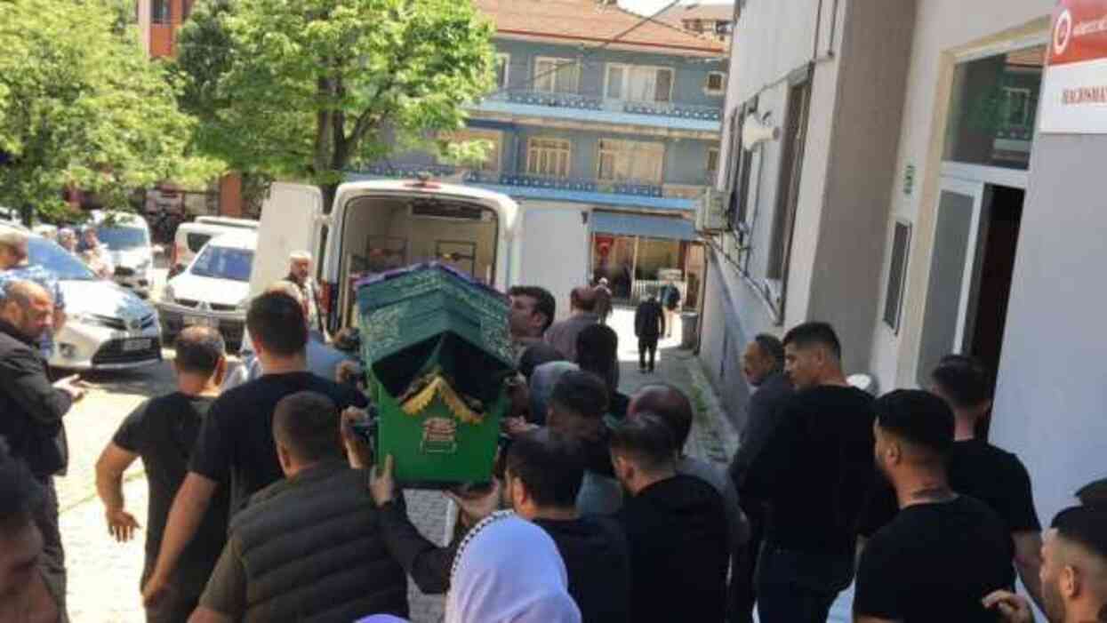 Ölüm, en mutlu gününde yakaladı! Kızının düğününde fenalaşan kadın hayatını kaybetti Ölüm, en mutlu gününde yakaladı! Kızının düğününde fenalaşan kadın hayatını kaybetti