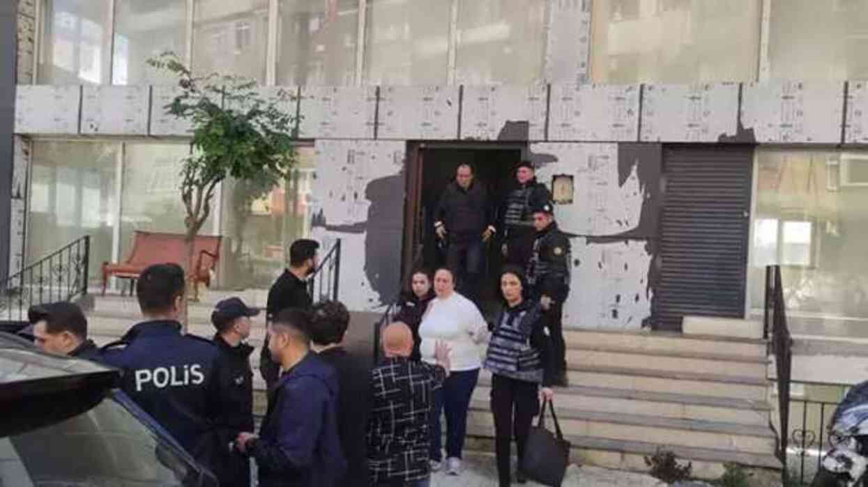 Anlaştığı müteahhitten daireleri alamayınca binayı yakmaya çalıştı Anlaştığı müteahhitten daireleri alamayınca binayı yakmaya çalıştı