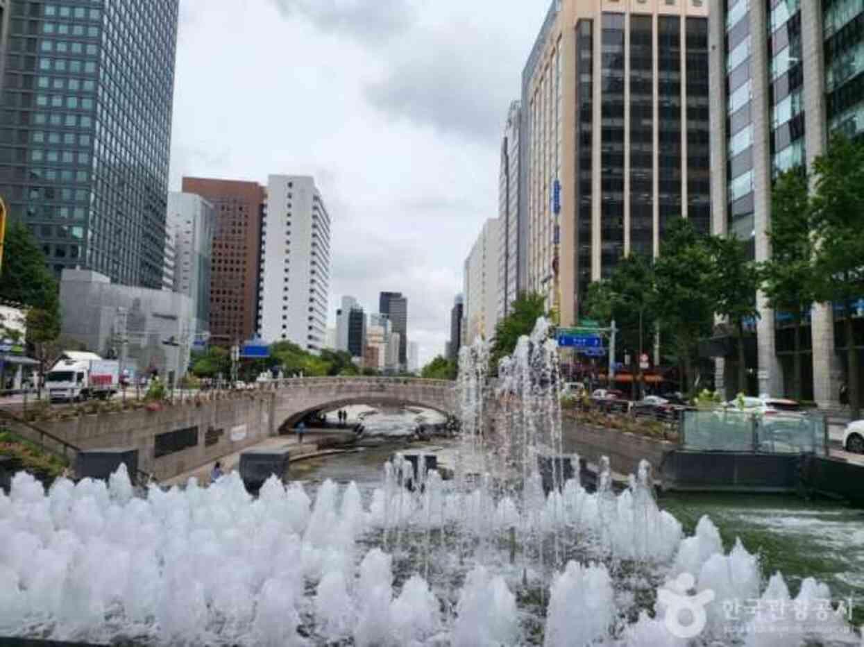 Kore'de Modernliğin ve Tarihin Büyülü Şehir: Seul