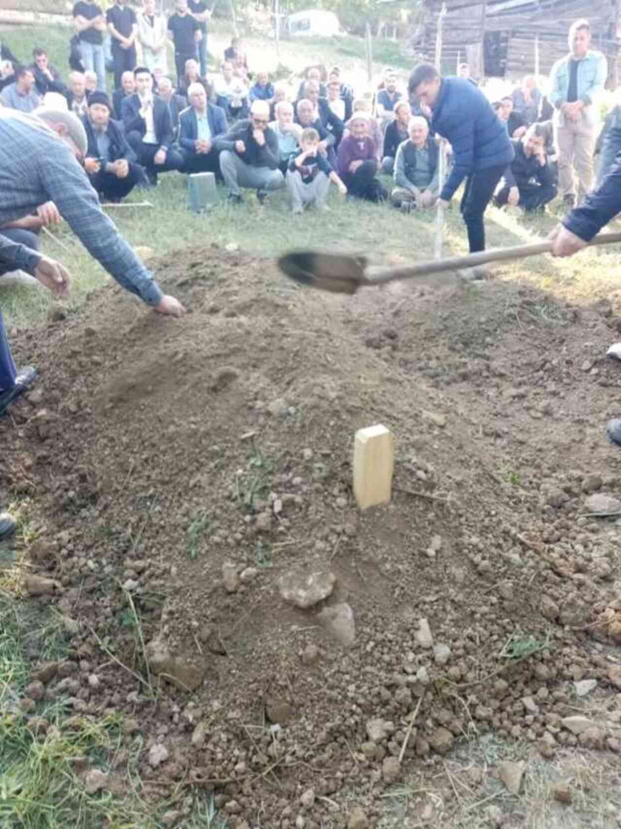 Köyde korkunç cinayet! Kesik baş her yerde aranıyor Köyde korkunç cinayet! Kesik baş her yerde aranıyor