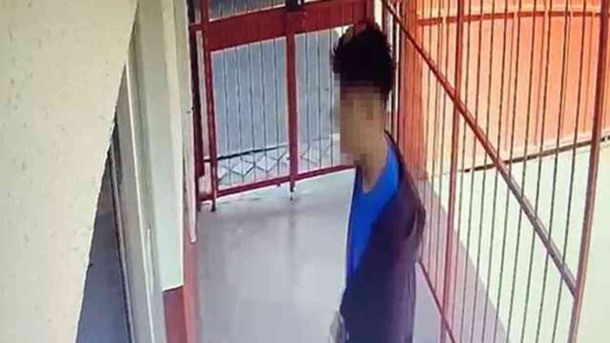 Okul müdürünü vuran öğrencinin liseye silahla geliş ve gidiş anı kamerada Okul müdürünü vuran öğrencinin liseye silahla geliş ve gidiş anı kamerada