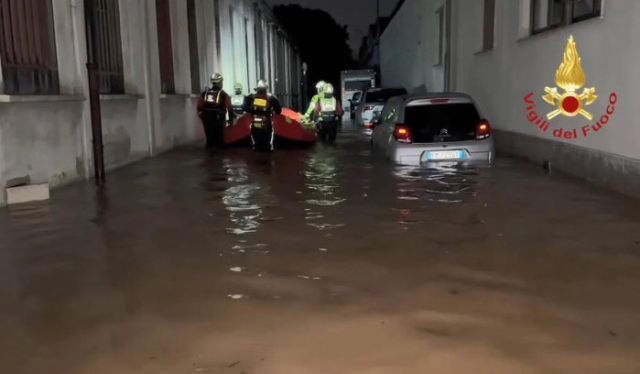Dünya sel felaketiyle boğuşuyor! İtalya'yı vuran aşırı yağışlarda 15 kişi öldü