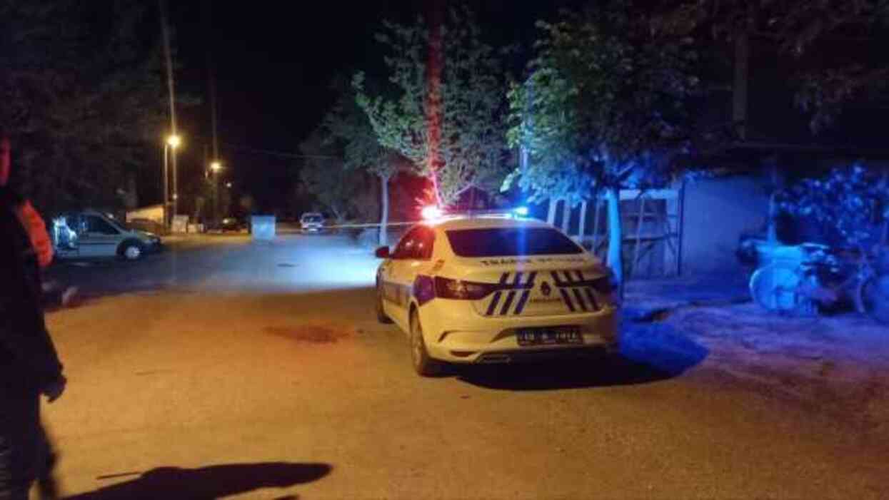 Polis memuru, tartıştığı komşusuna kurşun yağdırdı! Emekli Uzman Çavuş hayatını kaybetti Polis memuru, tartıştığı komşusuna kurşun yağdırdı! Emekli Uzman Çavuş hayatını kaybetti
