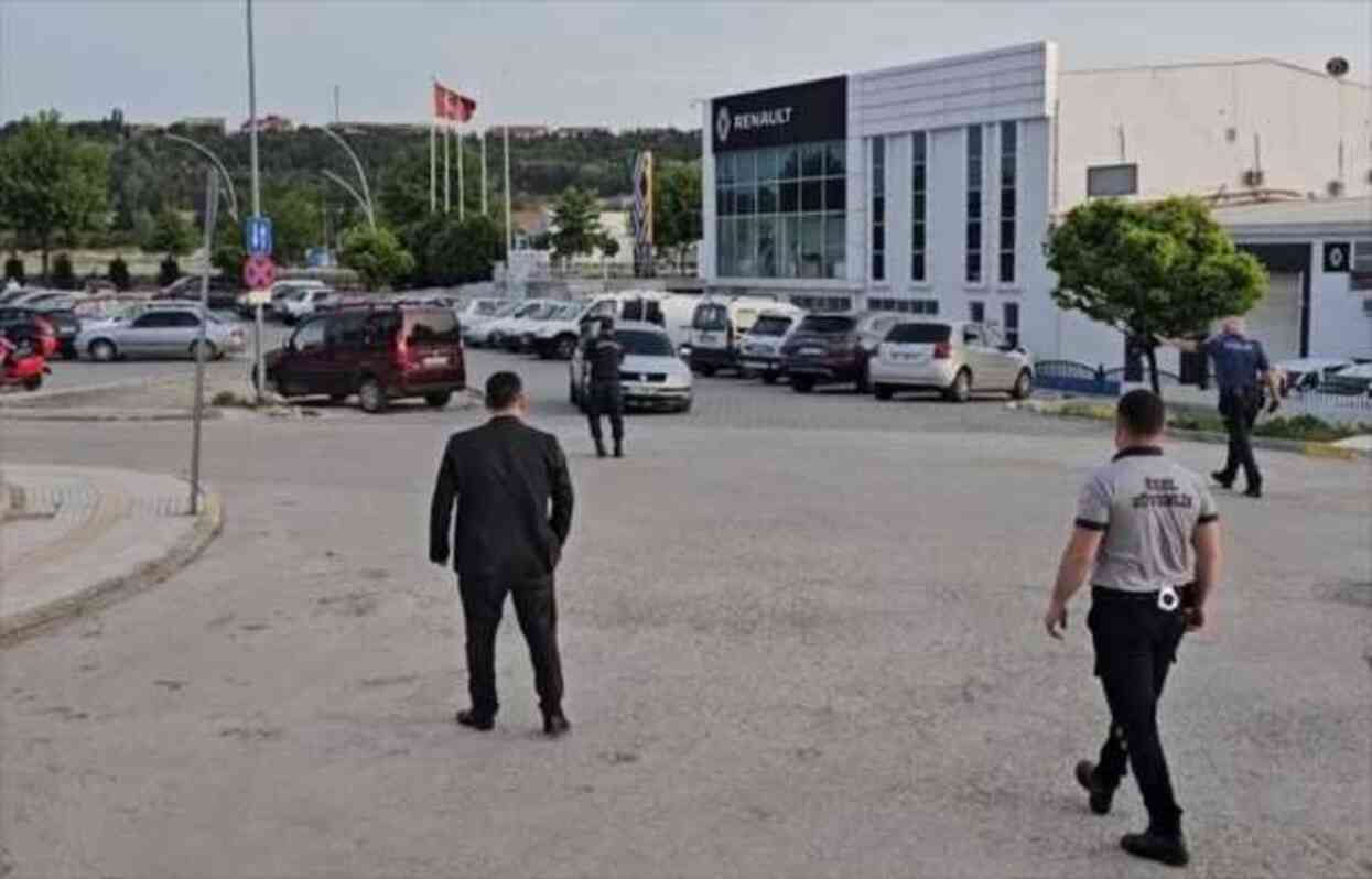 Çorum'da 6 yaşındaki çocuk babasının silahından çıkan kurşunla yaralandı Çorum'da 6 yaşındaki çocuk babasının silahından çıkan kurşunla yaralandı