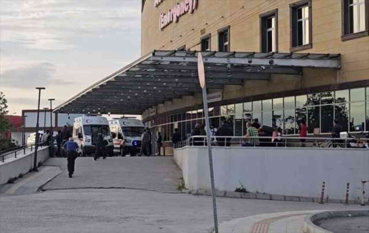 Çorum'da 6 yaşındaki çocuk babasının silahından çıkan kurşunla yaralandı Çorum'da 6 yaşındaki çocuk babasının silahından çıkan kurşunla yaralandı