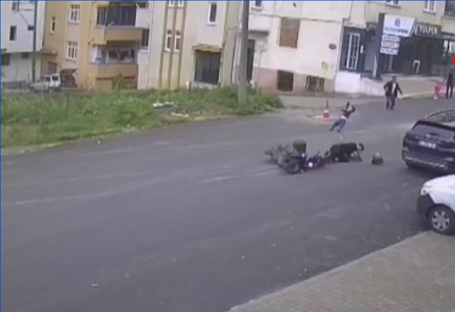 Motosikletin çarptığı 5 yaşındaki çocuk hayatını kaybetti! Kaza anı kamerada