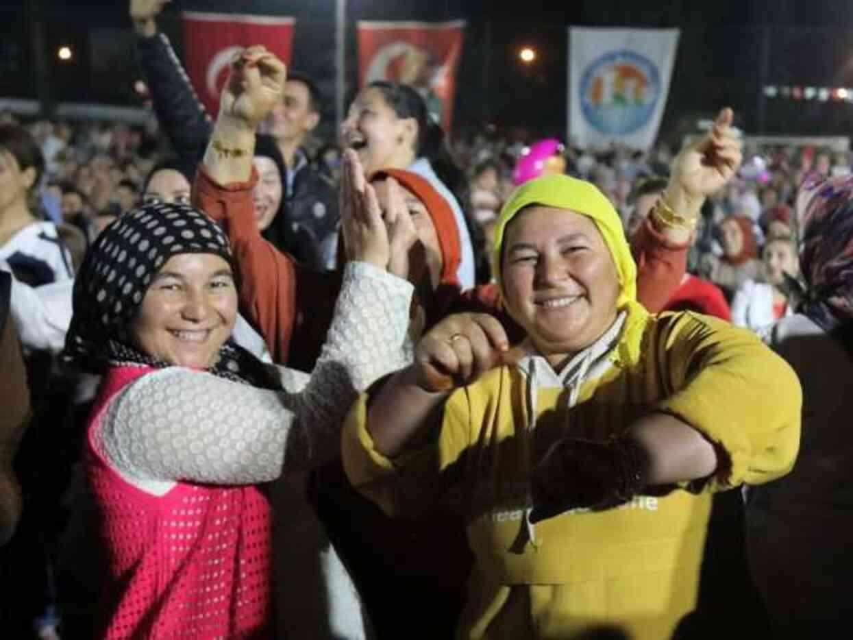 Mersin'de Üzüm Festivali Coşkusuyla Kutlandı