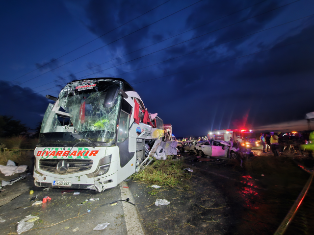Mersin'de 10 kişinin öldüğü zincirleme trafik kazasında otobüs şoförü tutuklandı