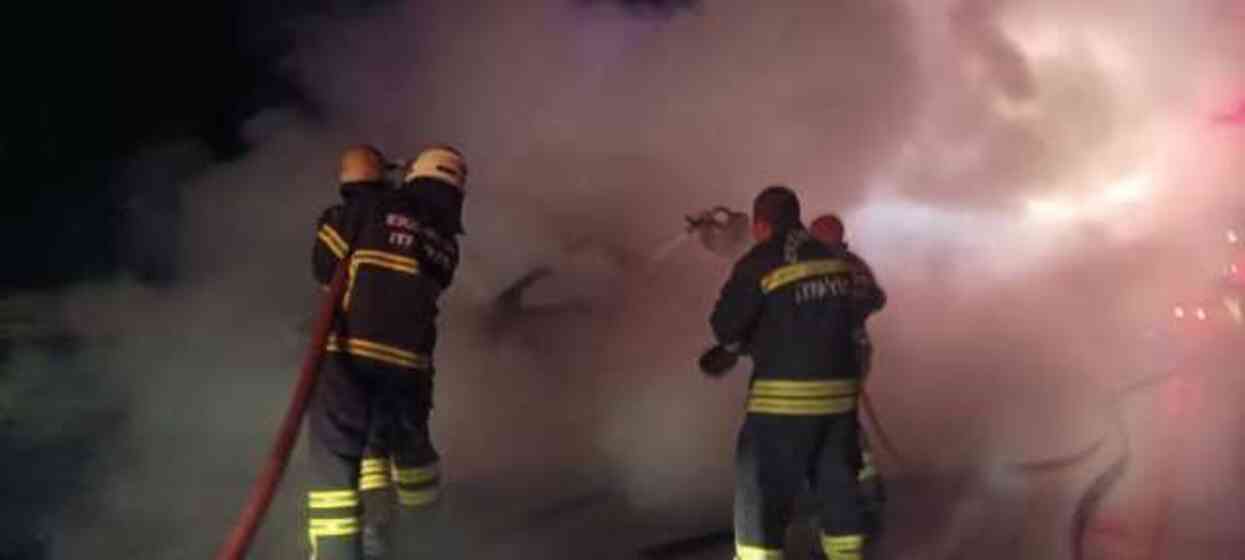 Bariyerler çarpan otomobil alevlere teslim oldu: 1 ölü, 1 yaralı Bariyerler çarpan otomobil alevlere teslim oldu: 1 ölü, 1 yaralı