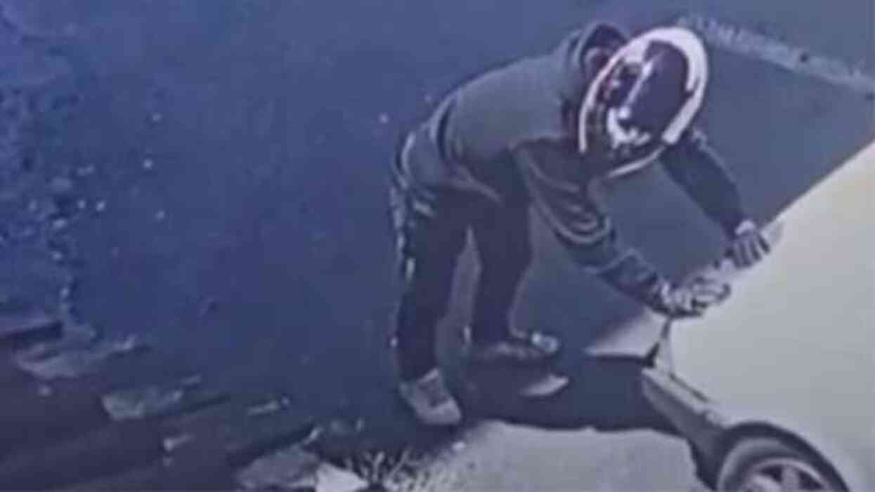 Otele el bombası atan saldırgana silahla karşılık verdi! Faciadan kıl payı dönüldü Otele el bombası atan saldırgana silahla karşılık verdi! Faciadan kıl payı dönüldü