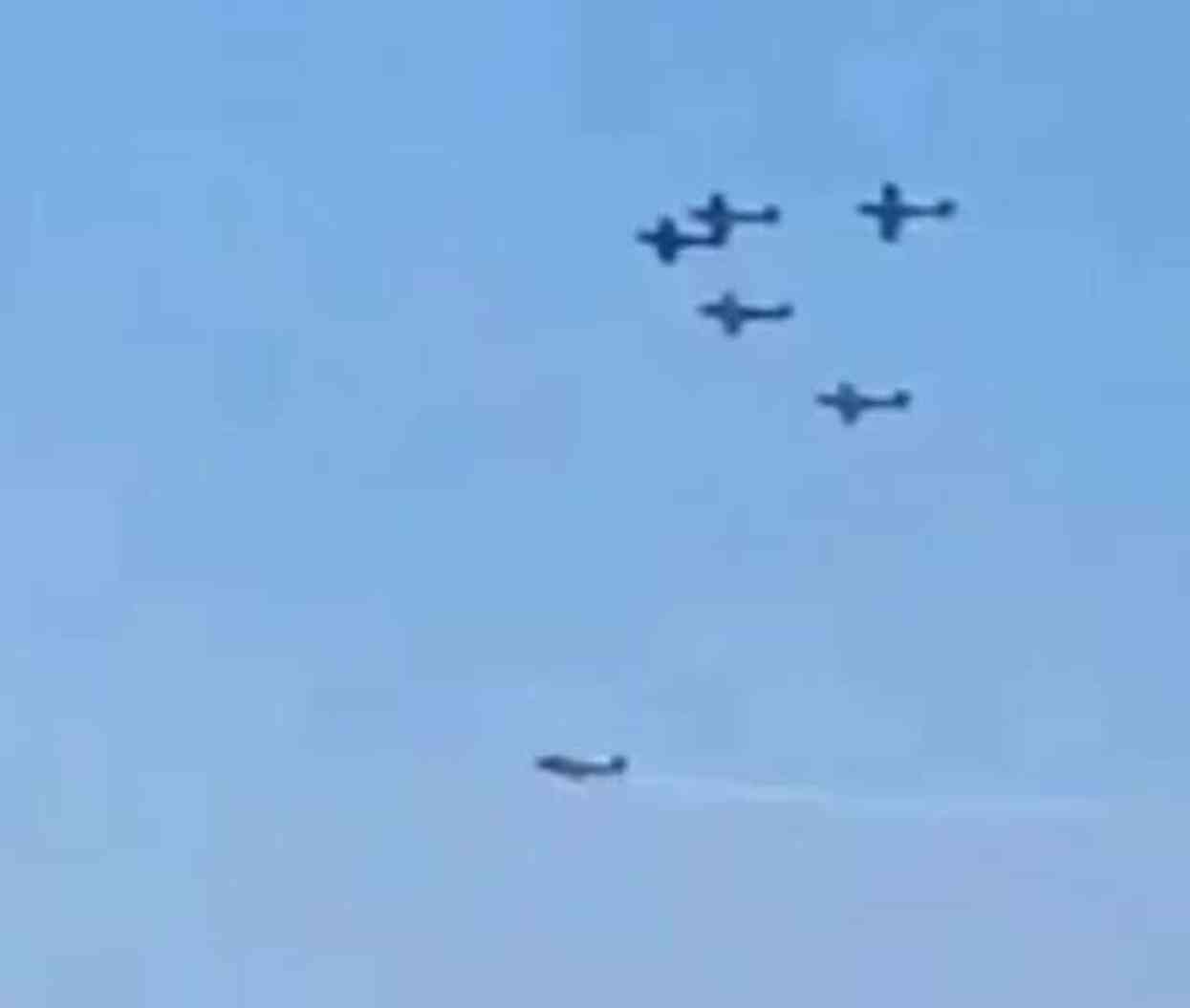 Portekiz'in Beja Hava Gösterisi'nde iki gösteri uçağının havada çarpışması sonucu bir kişi öldü