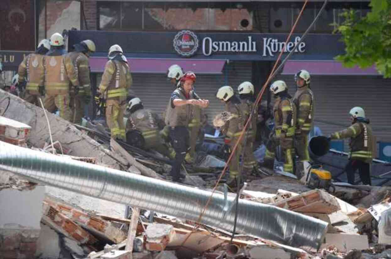 Küçükçekmece'de çöken binanın sahibinin ifadesi ortaya çıktı: Devletin 'Yarısı Bizden' kampanyasına başvurmuştum Küçükçekmece'de çöken binanın sahibinin ifadesi ortaya çıktı: Devletin 'Yarısı Bizden' kampanyasına başvurmuştum