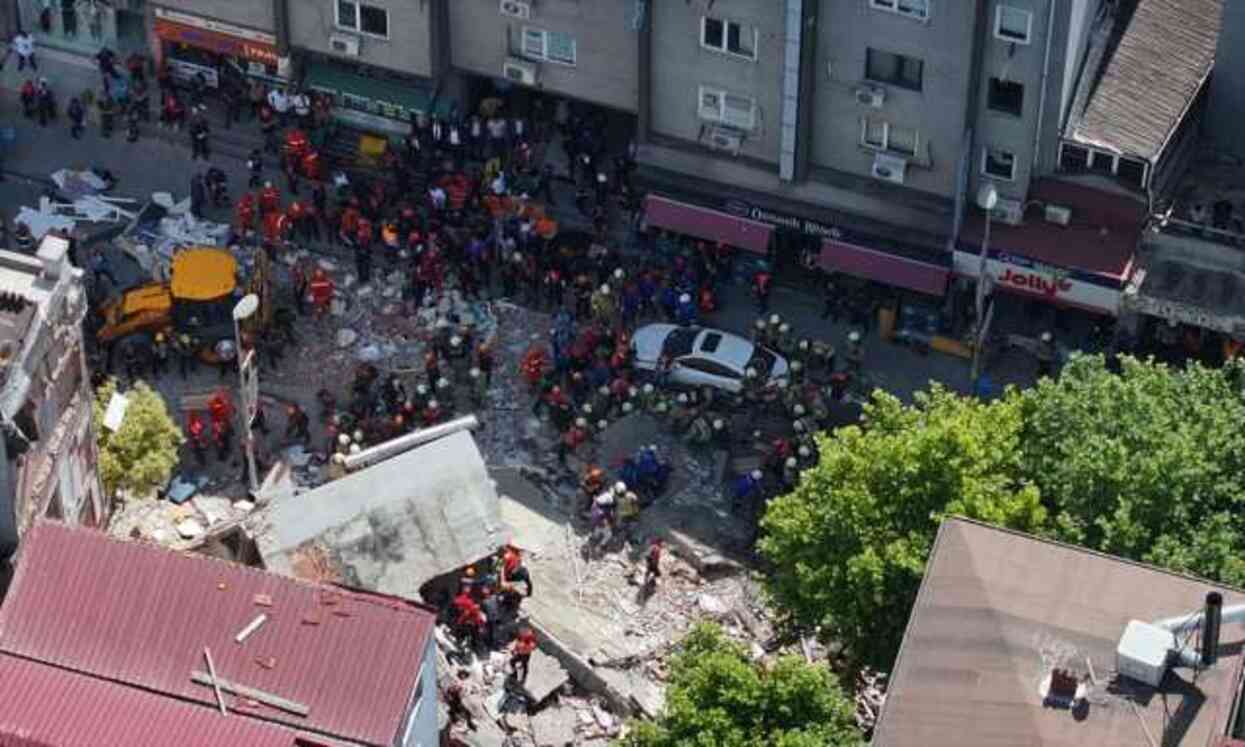 Küçükçekmece'de çöken binanın sahibinin ifadesi ortaya çıktı: Devletin 'Yarısı Bizden' kampanyasına başvurmuştum Küçükçekmece'de çöken binanın sahibinin ifadesi ortaya çıktı: Devletin 'Yarısı Bizden' kampanyasına başvurmuştum