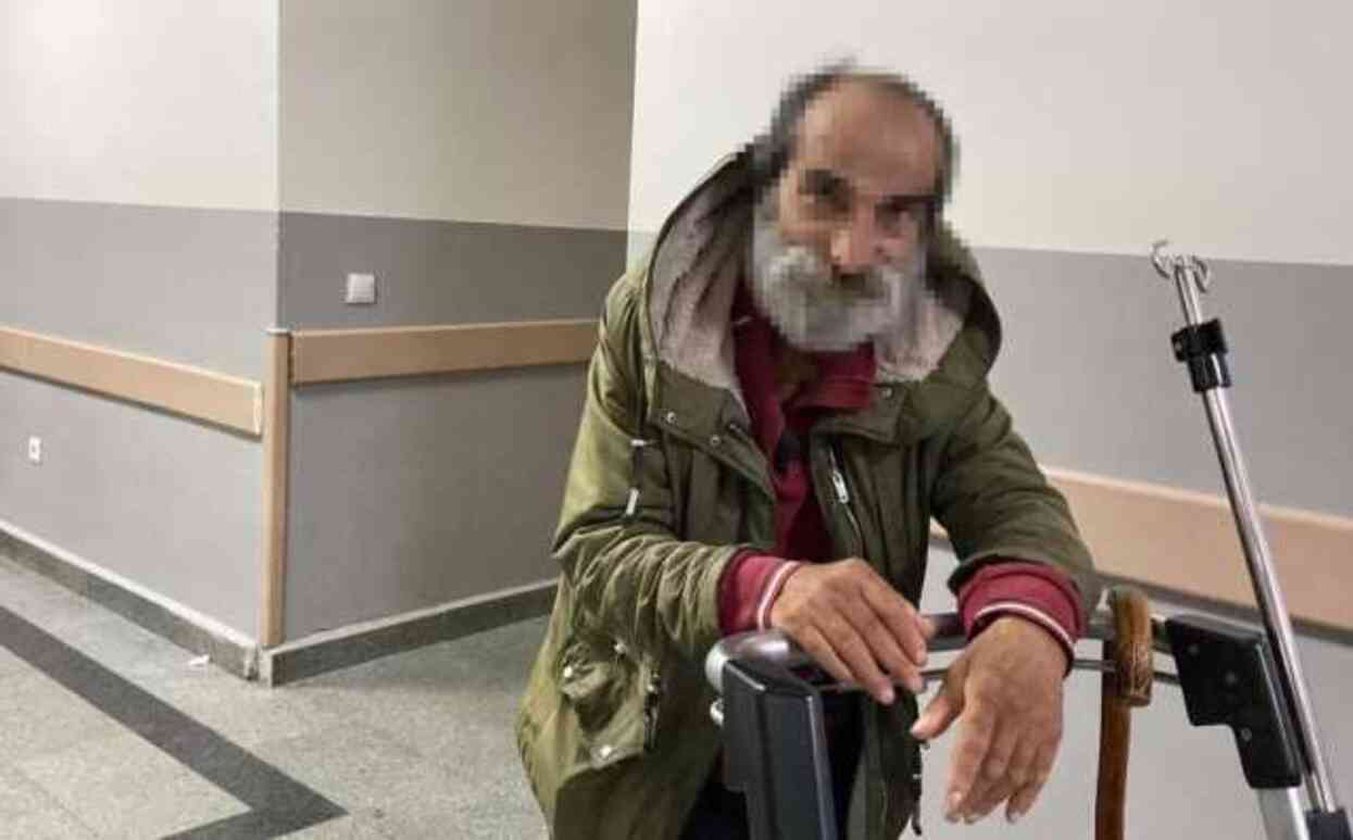 Yaşlı adam, 6 yıldır hastanenin acil servisinde yaşıyor: Ayaklarında kurtlar çıkmış Yaşlı adam, 6 yıldır hastanenin acil servisinde yaşıyor: Ayaklarında kurtlar çıkmış