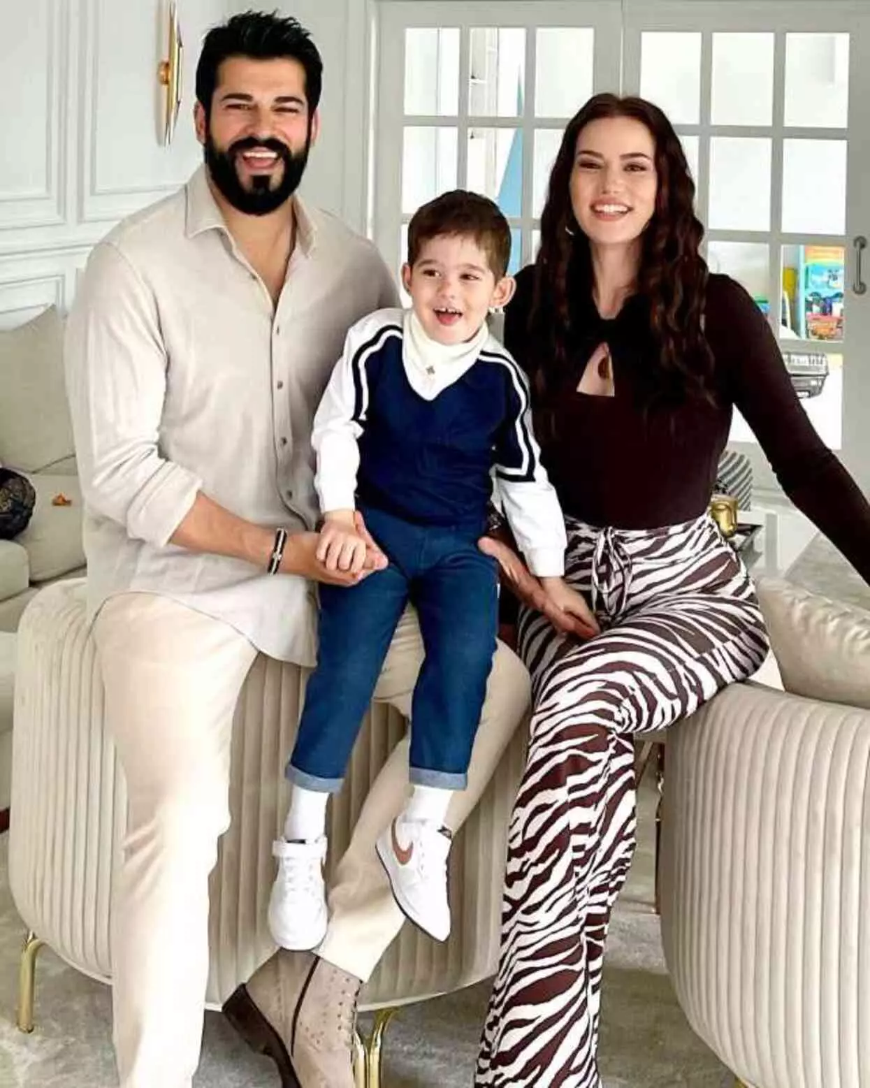 Fahriye Evcen 38. yaşını kutladı, herkesin gözü pastaya takıldı