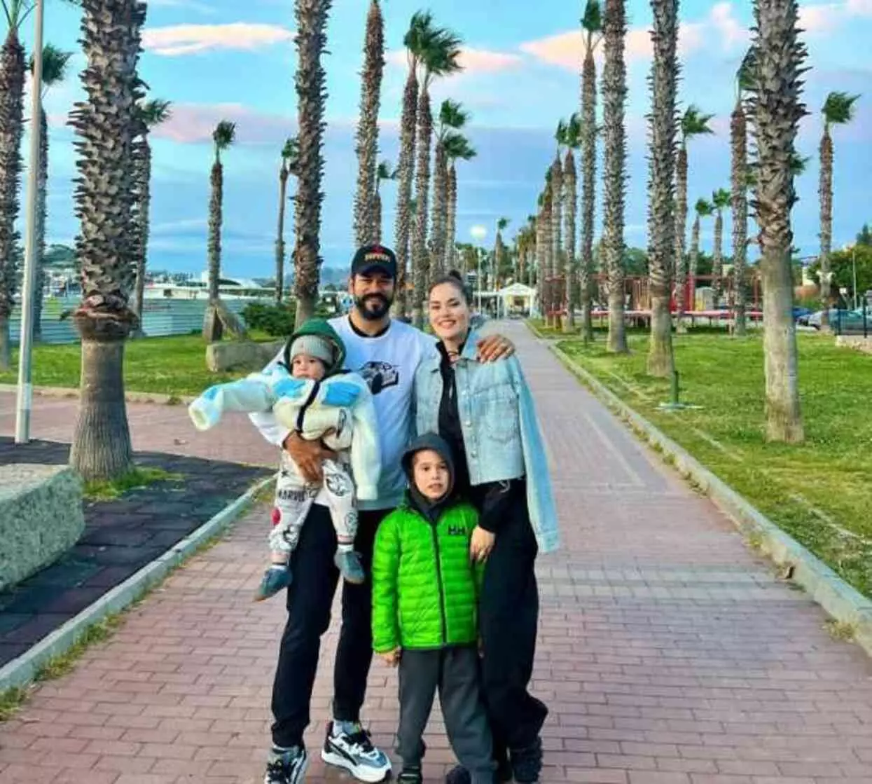 Fahriye Evcen 38. yaşını kutladı, herkesin gözü pastaya takıldı