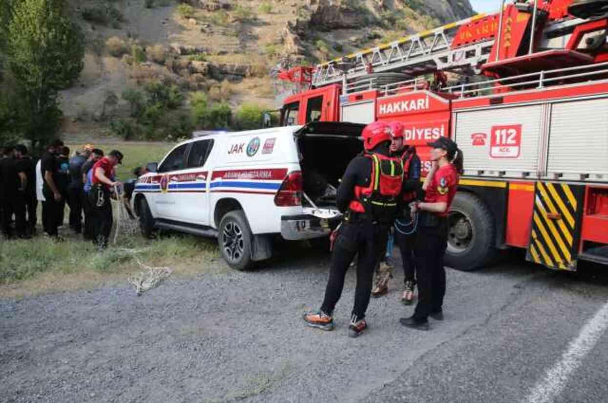 Hakkari'de trafik kazasında öğretmen hayatını kaybetti