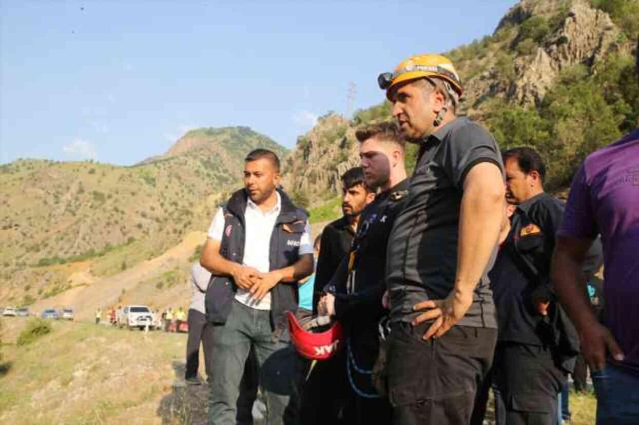 Hakkari'de trafik kazasında öğretmen hayatını kaybetti