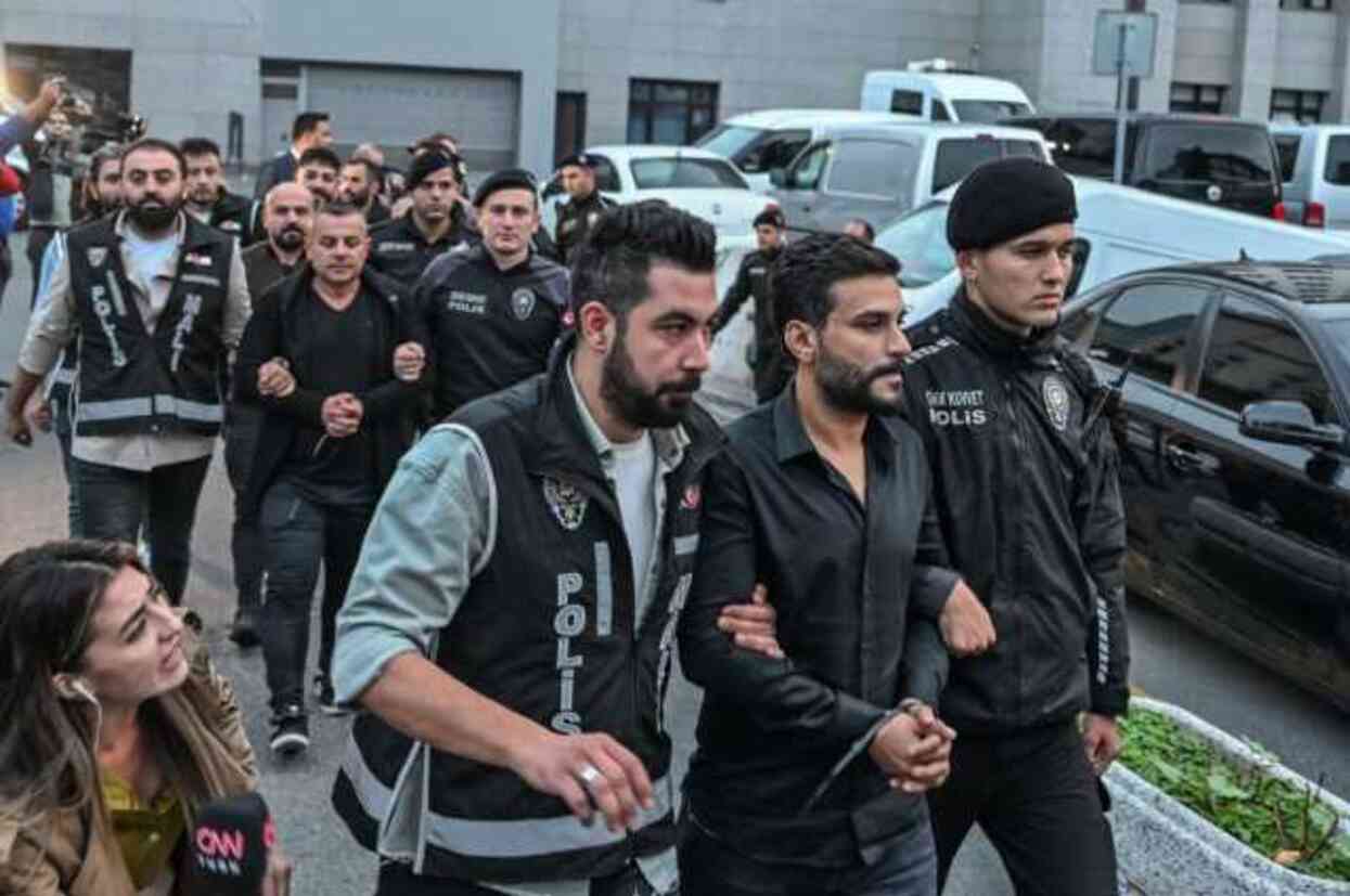 Engin ve Dilan Polat çiftiyle mahkemelik olan komşular olay gününü anlattı Engin ve Dilan Polat çiftiyle mahkemelik olan komşular olay gününü anlattı