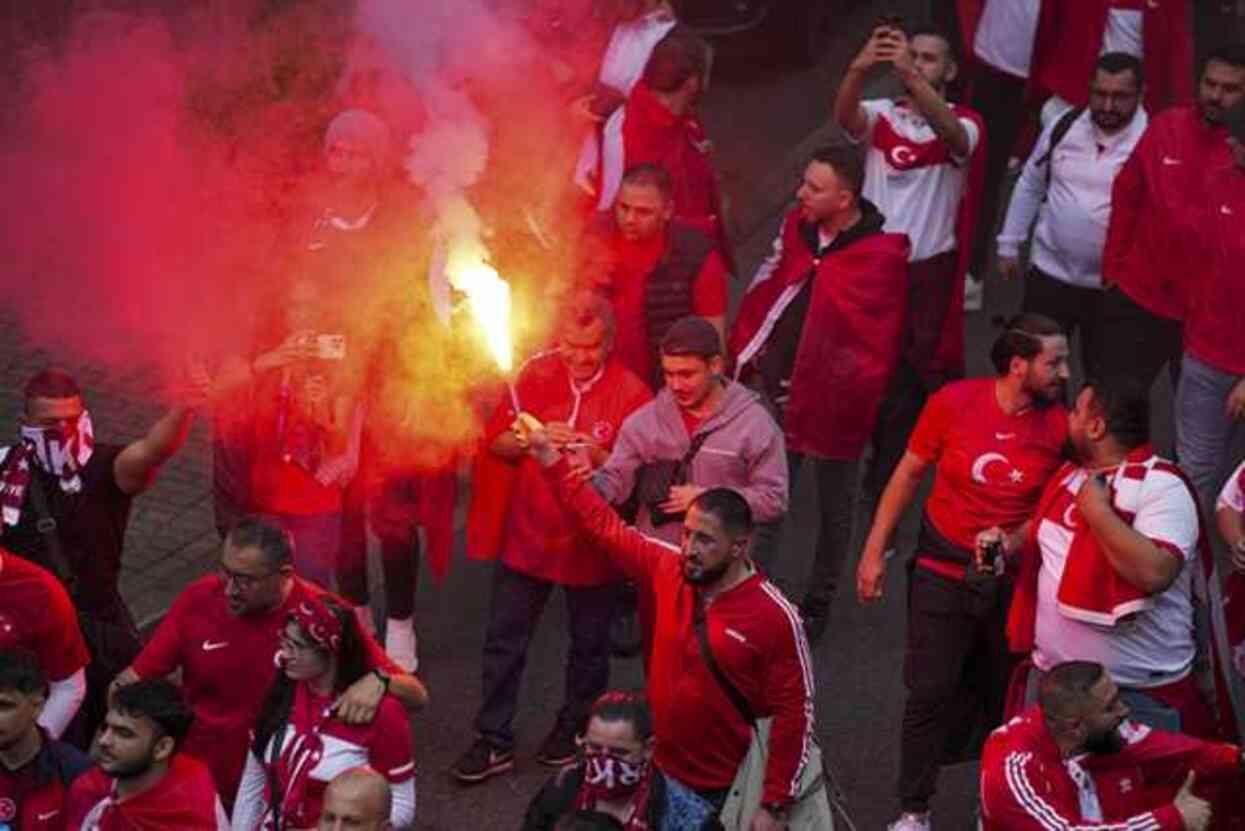 Gürcistan maçı öncesi Dortmund sokakları 'Ankara'nın Bağları' şarkısıyla yıkıldı