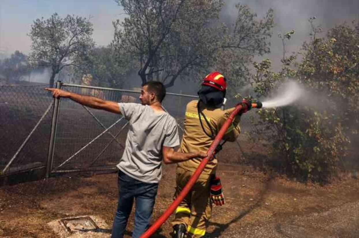 Komşuda yangın paniği! Alevler başkent Atina'yı tehdit ediyor