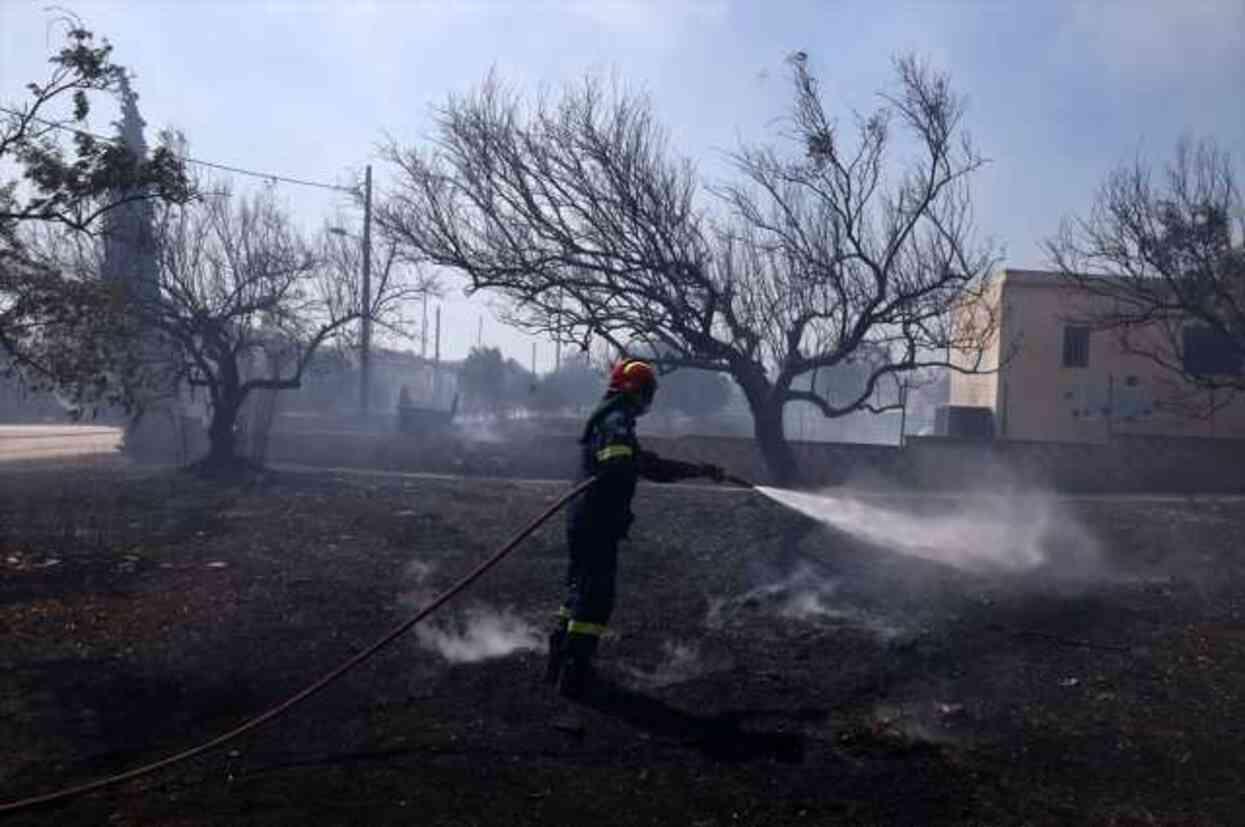 Komşuda yangın paniği! Alevler başkent Atina'yı tehdit ediyor