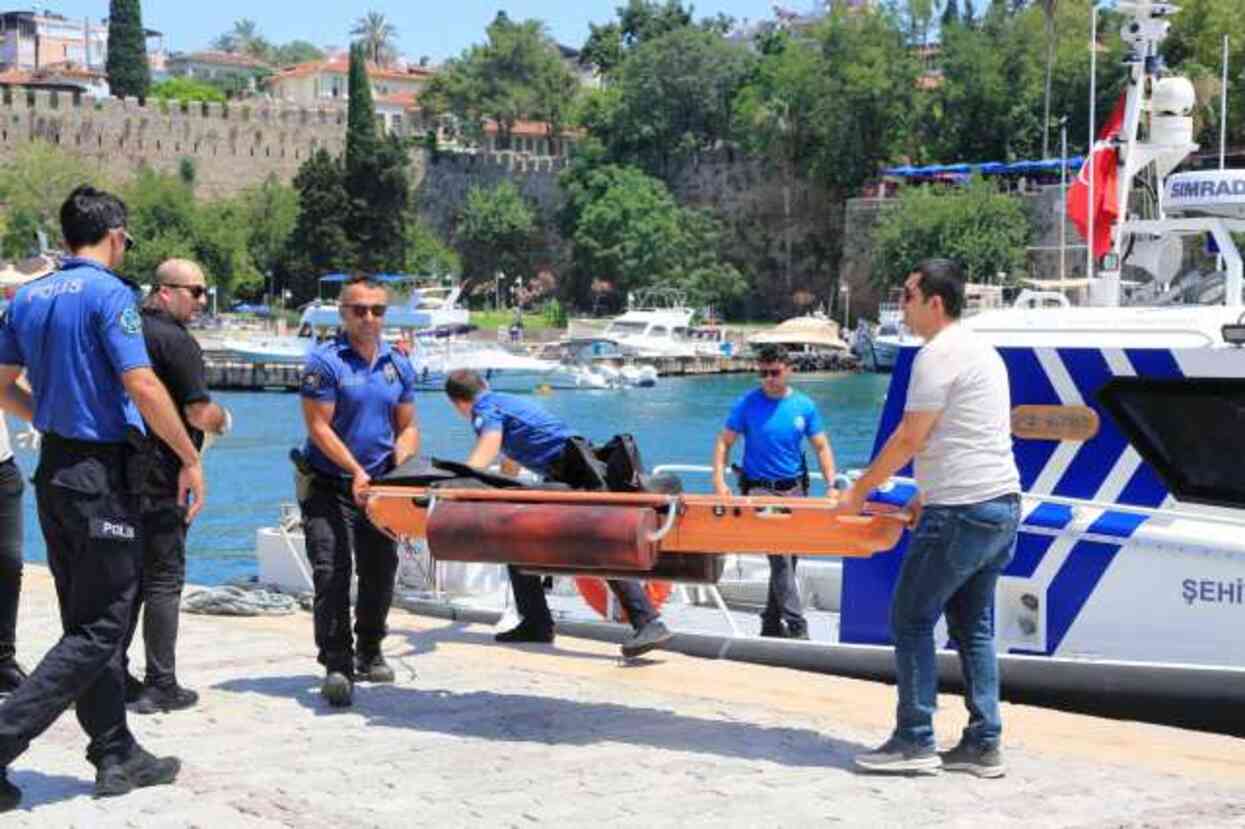 Antalya'da korkunç olay! Kayalıklarda kol, bacak ve başı olmayan ceset bulundu Antalya'da korkunç olay! Kayalıklarda kol, bacak ve başı olmayan ceset bulundu